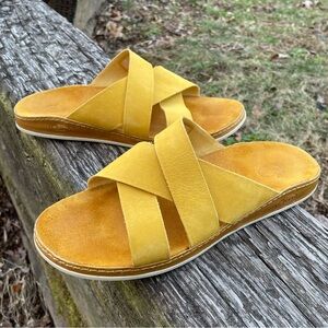 Chaco Wayfarer Leather Slide Sandals ochre yellow size 10